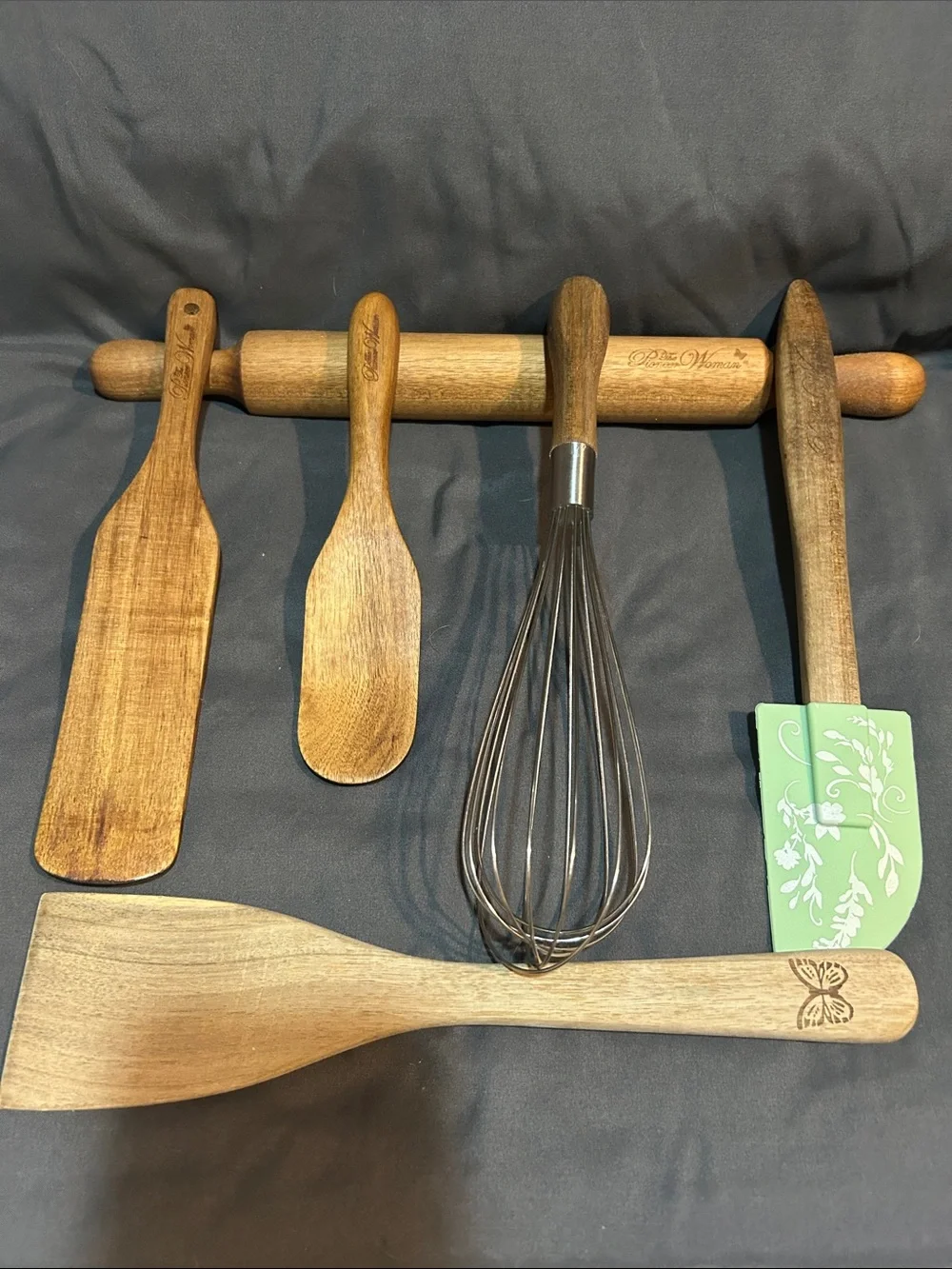 6 pcs Pioneer Women Wooden Kitchen utensil lot